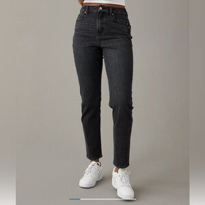 American Eagle Strigid Mom Jeans